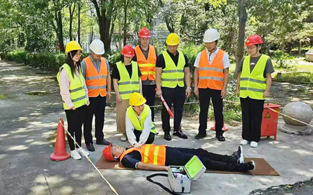 標(biāo)題：強(qiáng)化安全意識，提升應(yīng)急能力 呼和浩特分院舉辦觸電應(yīng)急演練活動
瀏覽次數(shù)：1919
發(fā)表時間：2024-08-27